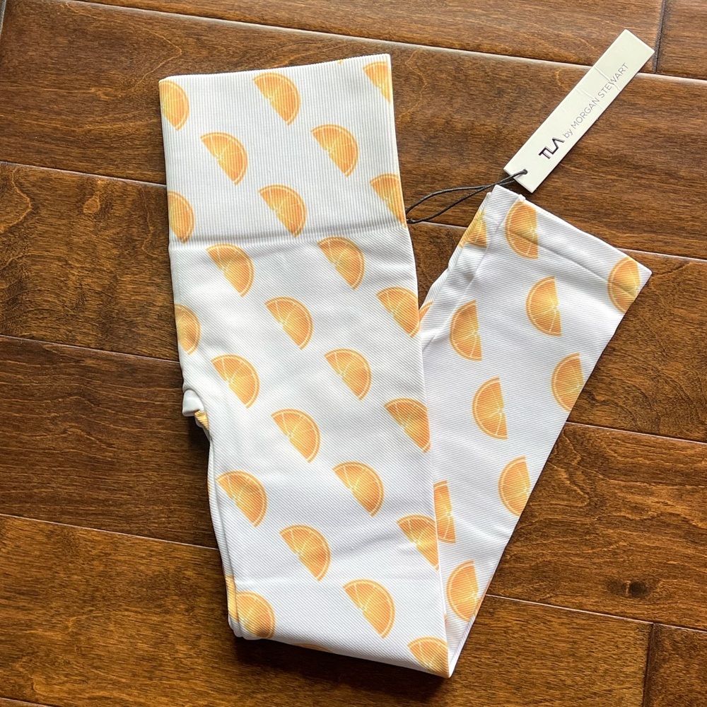 NWT MORGAN STEWART LEGGINGS WHITE WITH ORANGE SLICE PRINT SIZE MEDIUM - Picture 1 of 10